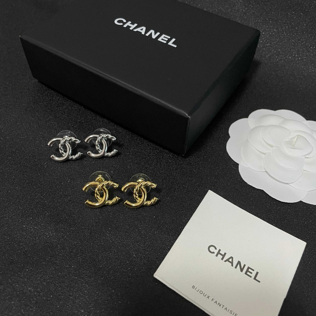  Chanel香奈儿 中古 双C耳钉👀小香家的款式真心无需多介绍😘🎶每一款都超好看，精致大方，非常显气质