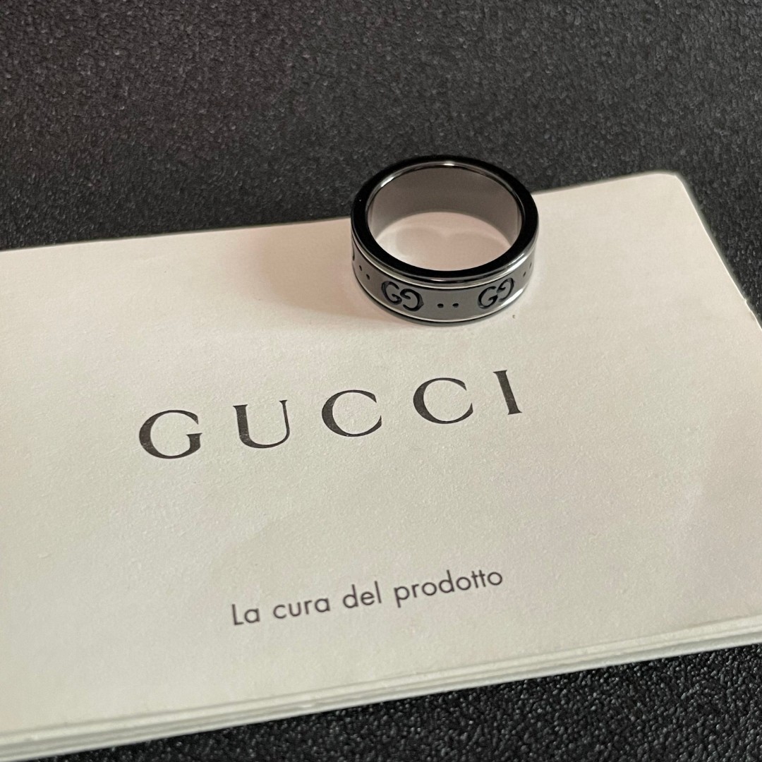 G*ucci 新款双G戒指  融合的经典标志  散发耀眼魅力。全新演绎复古魅惑，打造出高雅个性的时髦单