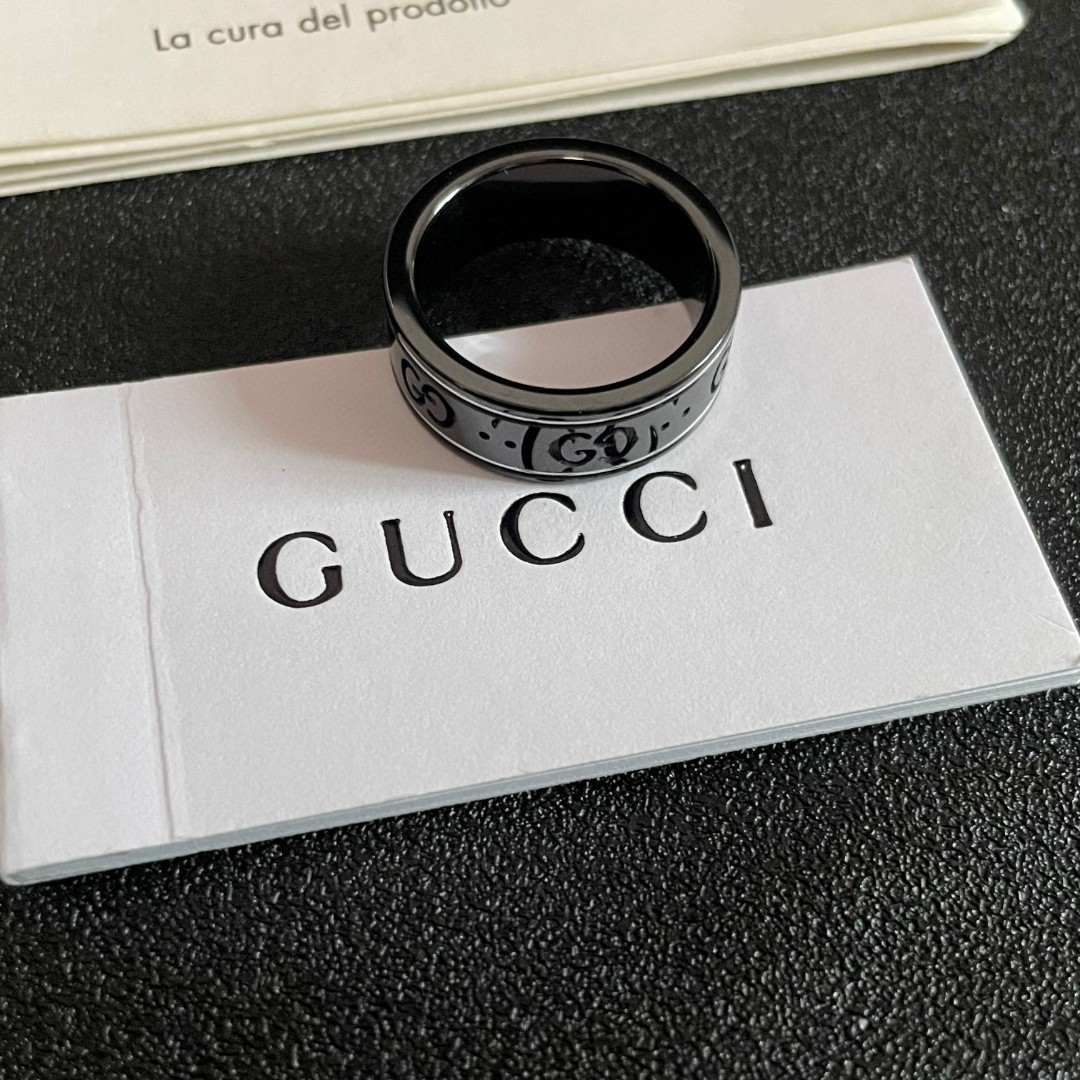  G*ucci 新款双G戒指  融合的经典标志  散发耀眼魅力。全新演绎复古魅惑，打造出高雅个性的时髦单
