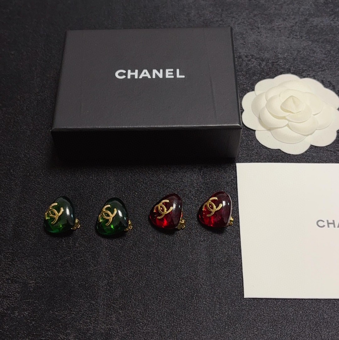 💘耳夹CHANEl专柜最新款同步上新❤香奈儿红色爱心耳夹💗耳环大牌香奶奶这个品牌在时尚女性当中绝对无所不