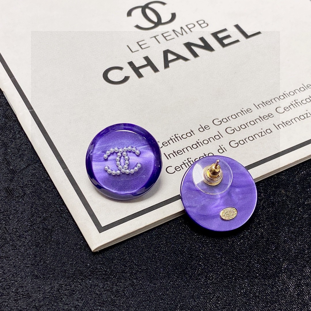 P55 香奈儿CHANEL高端双C彩色浅绿色、蓝色镶小米珍珠耳钉‼️👍业内唯一与原版一摸一样的原单货！✨每一个细节媲美专柜正品，业内仅此一家全世界专柜自购正品打版，这样才能把首饰打造得这么用心完美👍