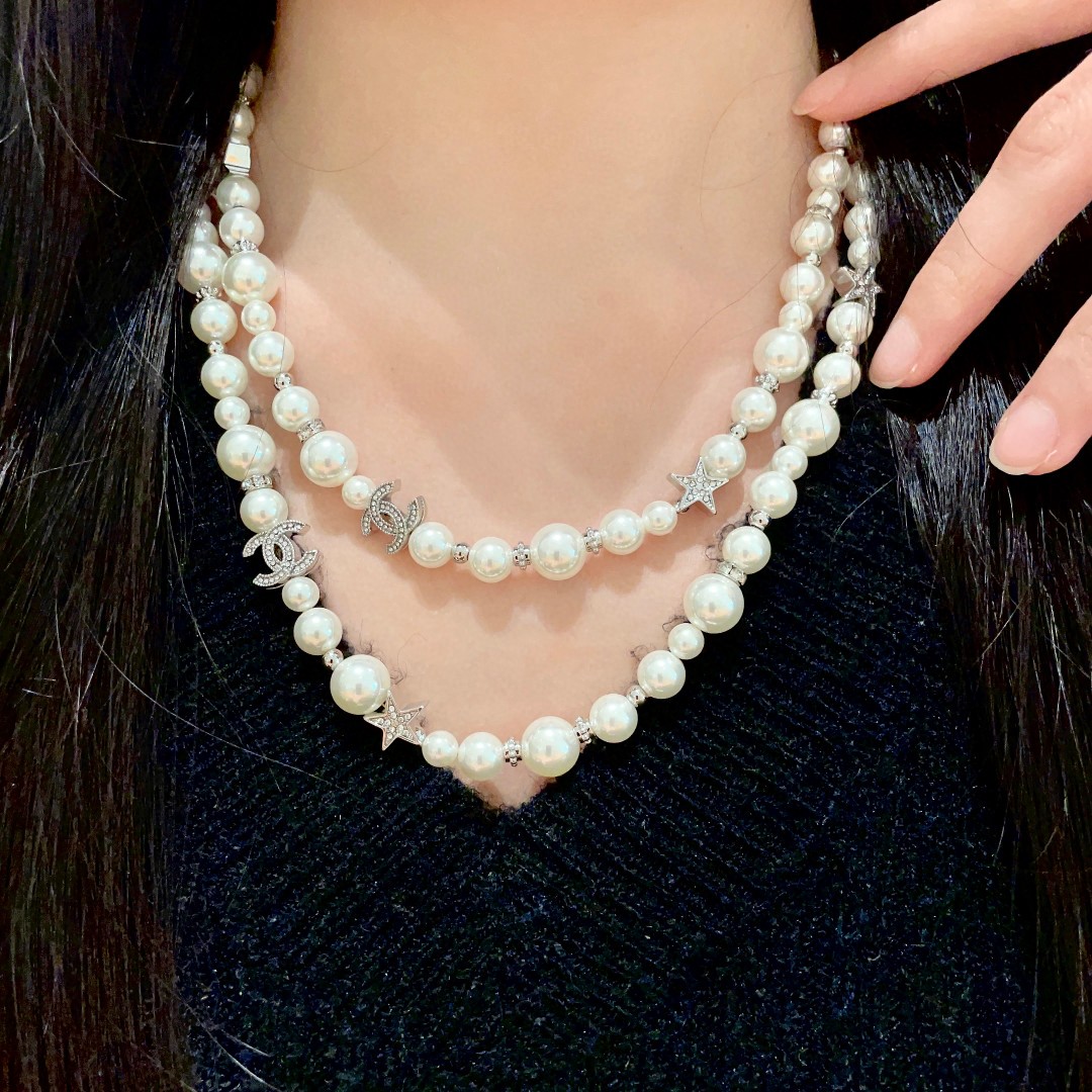  Chanel香奈儿 中古 毛衣链👀小香家的款式真心无需多介绍😘🎶每一款都超好看，精致大方，非常显气质.