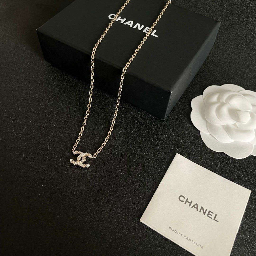  Chanel香奈儿 中古 项链👀小香家的款式真心无需多介绍😘🎶每一款都超好看，精致大方，非常显气质