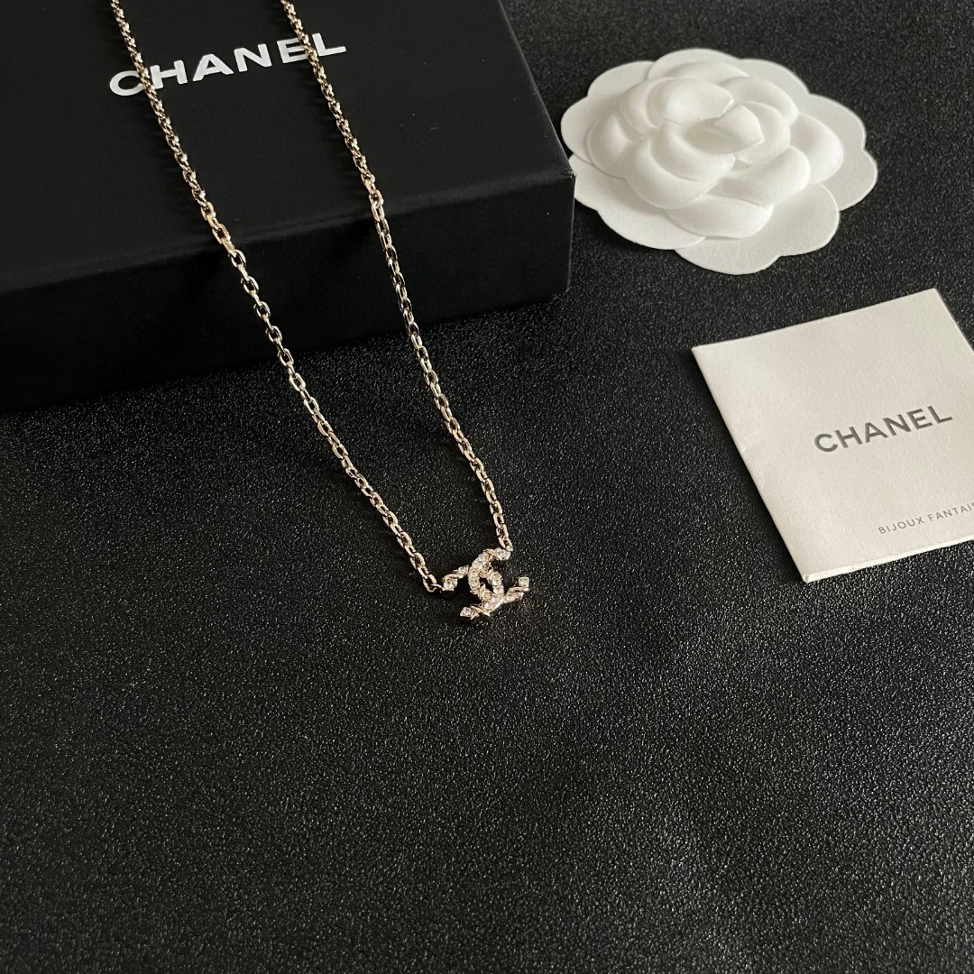  Chanel香奈儿 中古 项链👀小香家的款式真心无需多介绍😘🎶每一款都超好看，精致大方，非常显气质