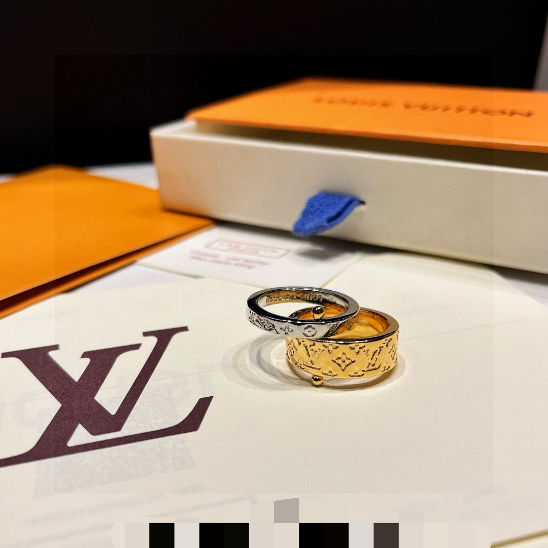 💗新款LV路易威登LouisVuitton两件套戒指！夏天必备款🥰一戴就忍不住想夸的一款，简约的设计，超