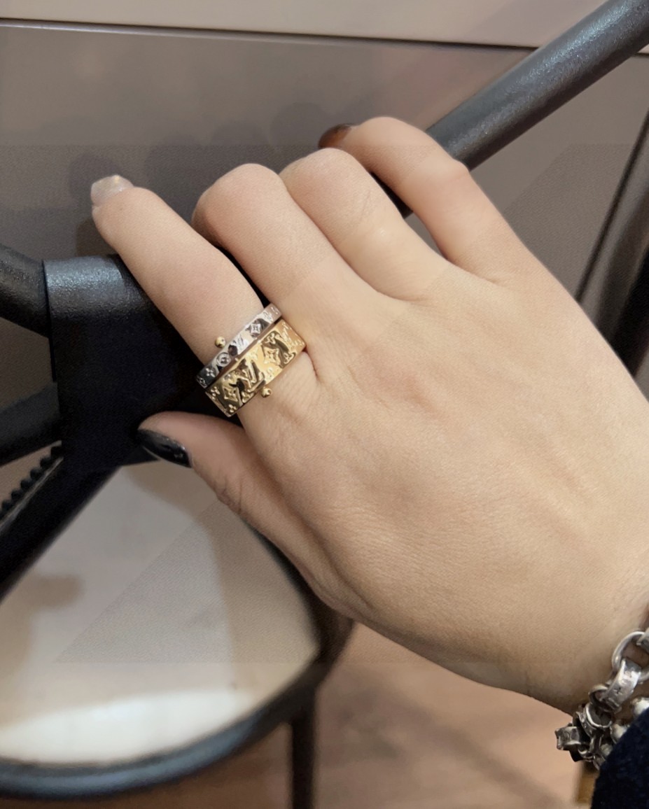💗新款LV路易威登LouisVuitton两件套戒指！夏天必备款🥰一戴就忍不住想夸的一款，简约的设计，超
