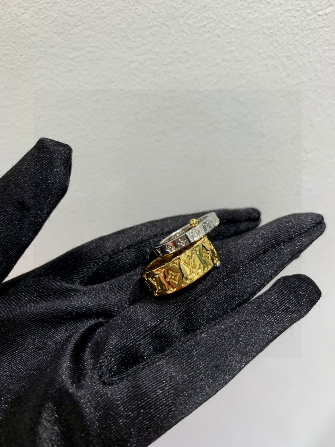 💗新款LV路易威登LouisVuitton两件套戒指！夏天必备款🥰一戴就忍不住想夸的一款，简约的设计，超