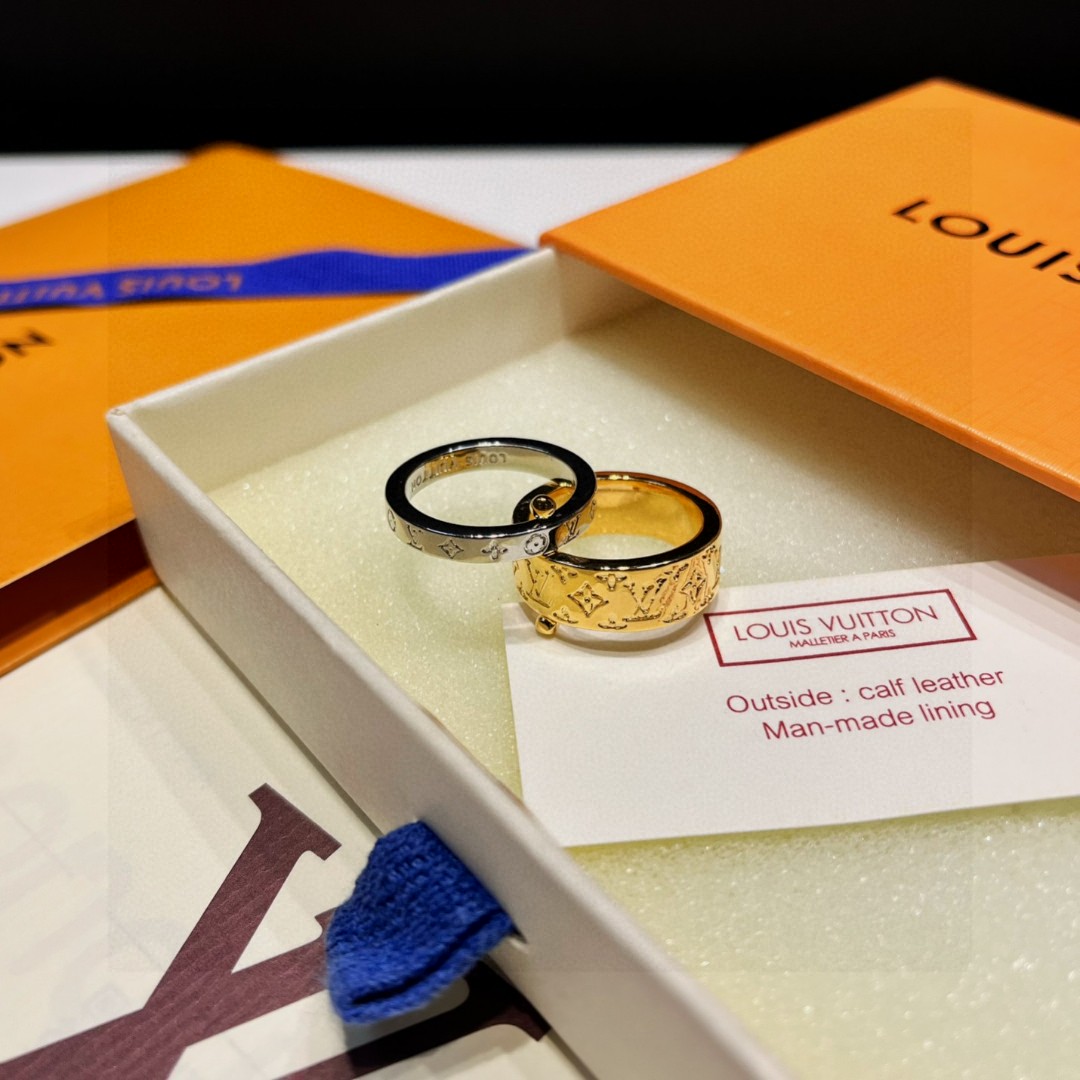 💗新款LV路易威登LouisVuitton两件套戒指！夏天必备款🥰一戴就忍不住想夸的一款，简约的设计，超