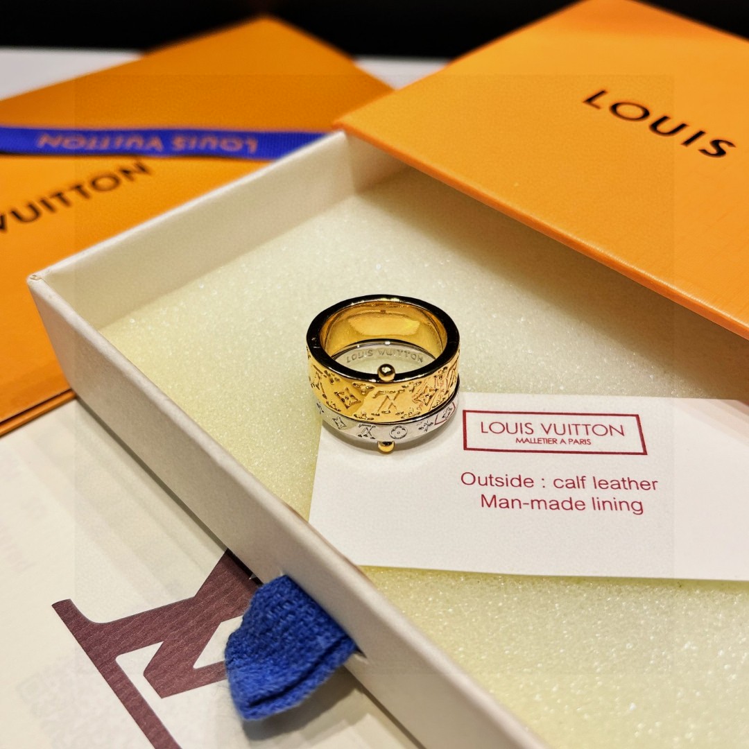 💗新款LV路易威登LouisVuitton两件套戒指！夏天必备款🥰一戴就忍不住想夸的一款，简约的设计，超