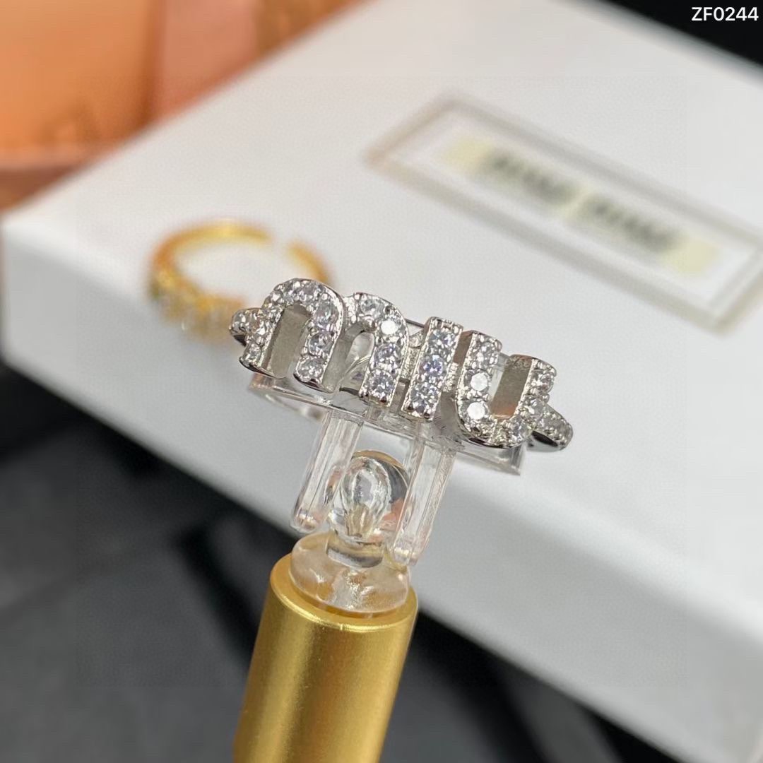 High-Quality Miu Miu Ring: Fine Details for Fashionable Elegance - 图片 2