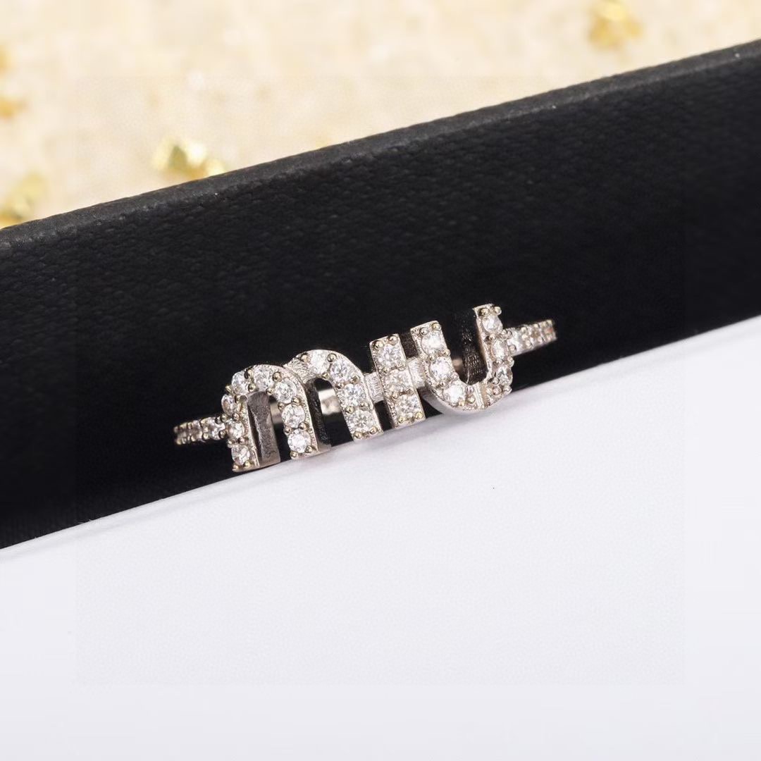 High-Quality Miu Miu Ring: Fine Details for Fashionable Elegance - 图片 7