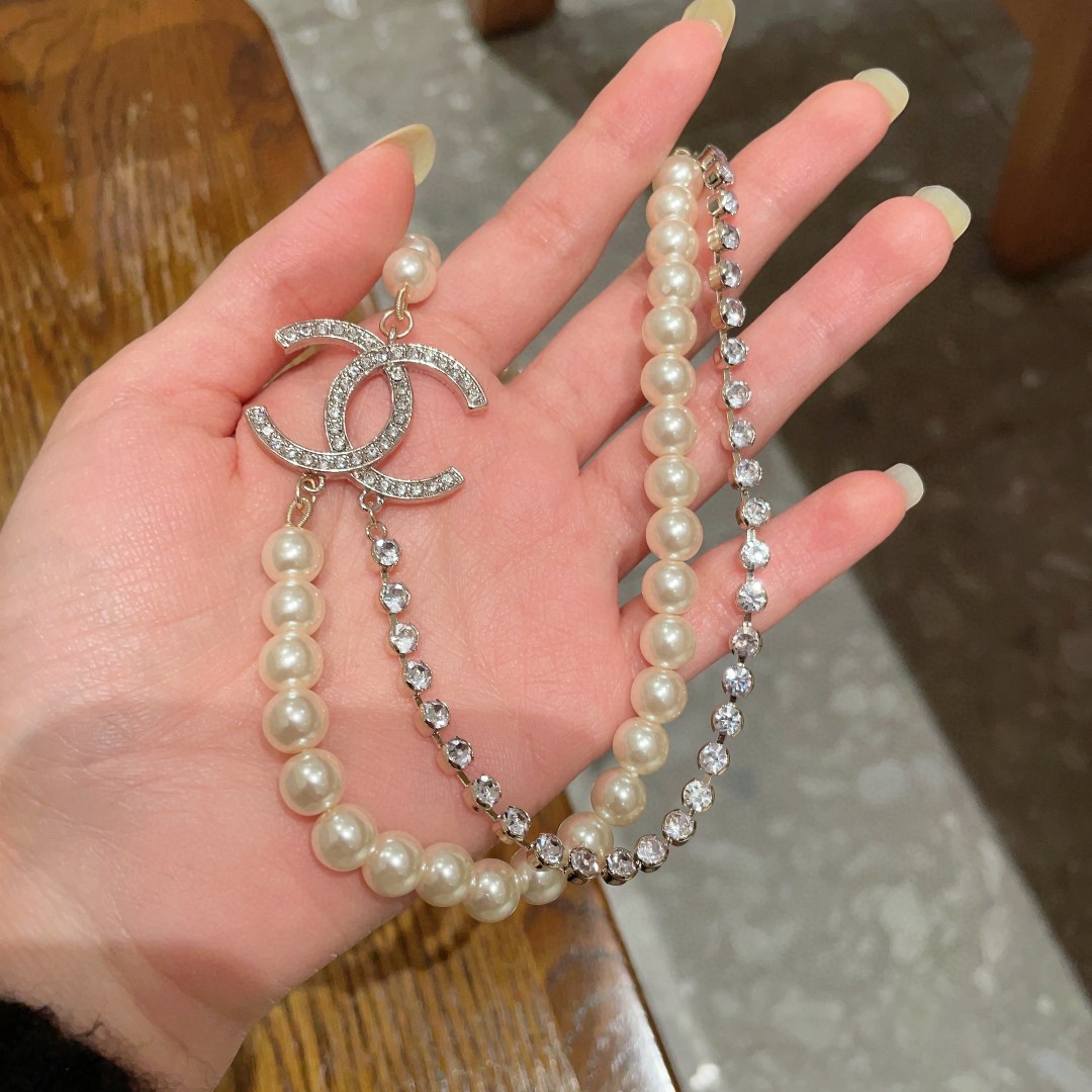  Chanel香奈儿 中古 项链👀小香家的款式真心无需多介绍😘🎶每一款都超好看，精致大方，非常显气质。
