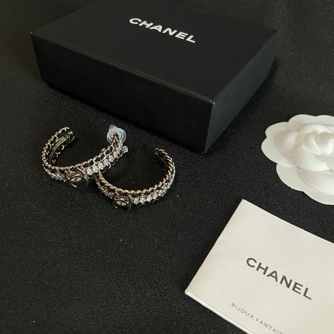  Chanel香奈儿 中古 耳钉👀小香家的款式真心无需多介绍😘🎶每一款都超好看，精致大方，非常显气质