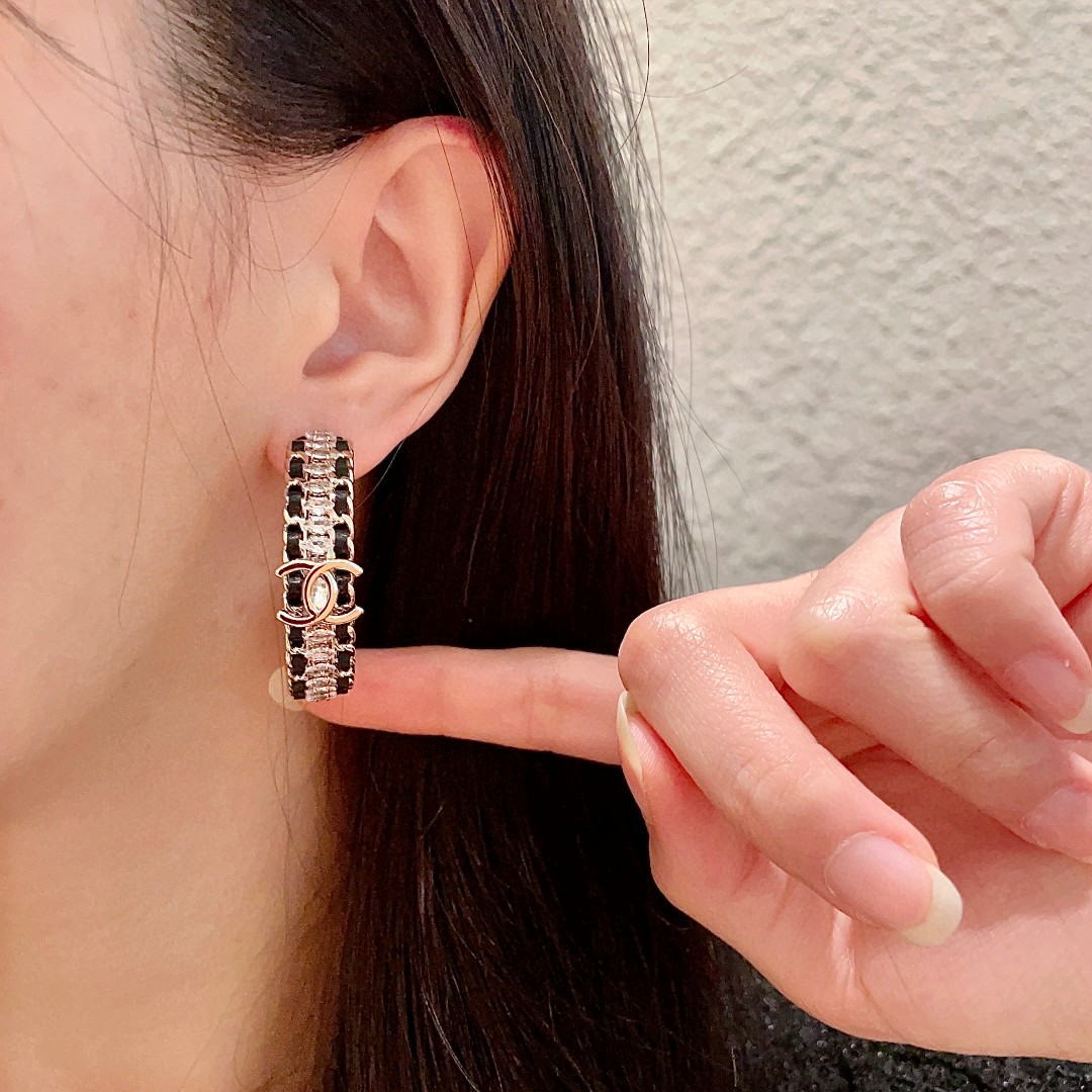  Chanel香奈儿 中古 耳钉👀小香家的款式真心无需多介绍😘🎶每一款都超好看，精致大方，非常显气质