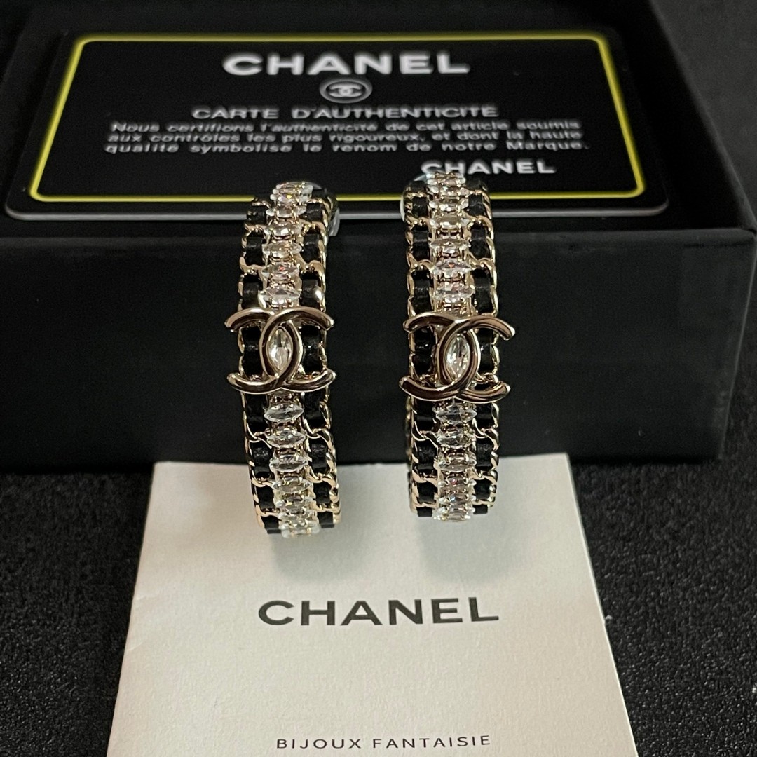  Chanel香奈儿 中古 耳钉👀小香家的款式真心无需多介绍😘🎶每一款都超好看，精致大方，非常显气质