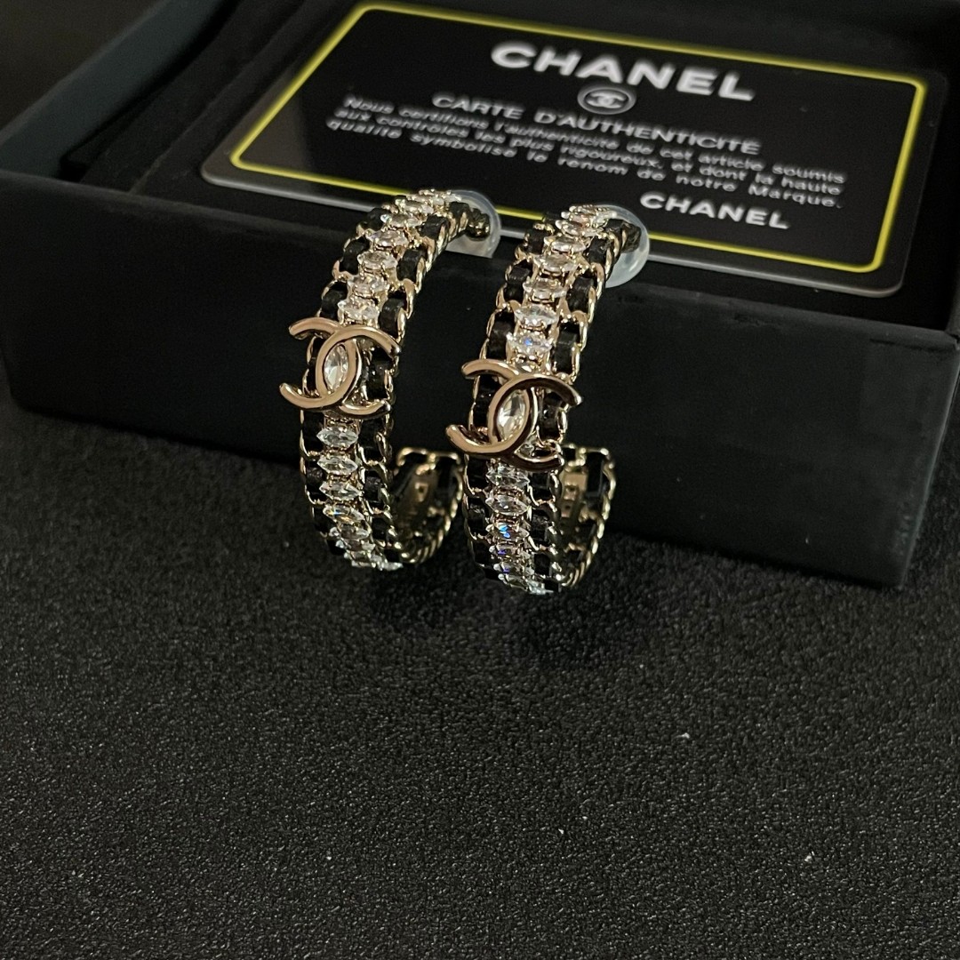  Chanel香奈儿 中古 耳钉👀小香家的款式真心无需多介绍😘🎶每一款都超好看，精致大方，非常显气质