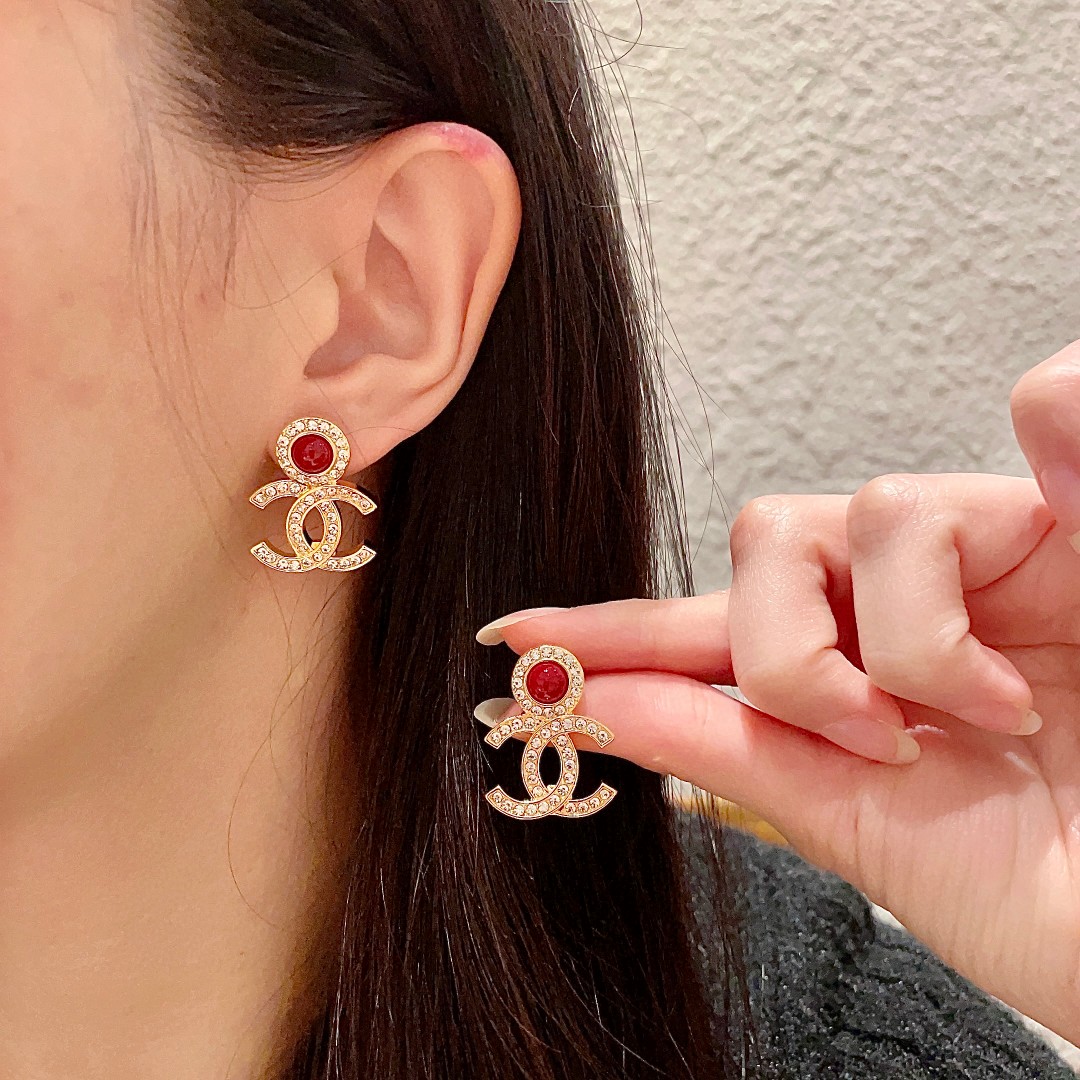  Chanel香奈儿 中古 耳钉👀小香家的款式真心无需多介绍😘🎶每一款都超好看，精致大方，非常显气质