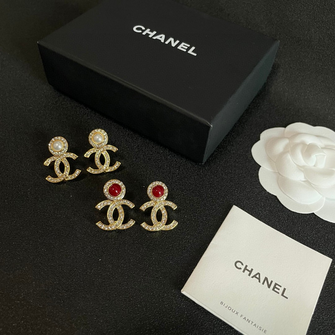  Chanel香奈儿 中古 耳钉👀小香家的款式真心无需多介绍😘🎶每一款都超好看，精致大方，非常显气质