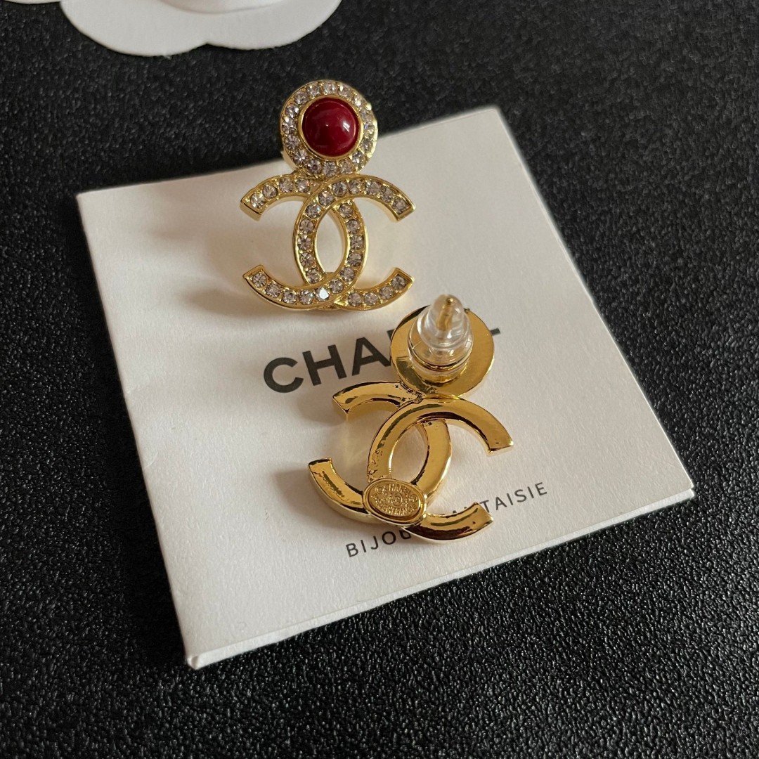  Chanel香奈儿 中古 耳钉👀小香家的款式真心无需多介绍😘🎶每一款都超好看，精致大方，非常显气质