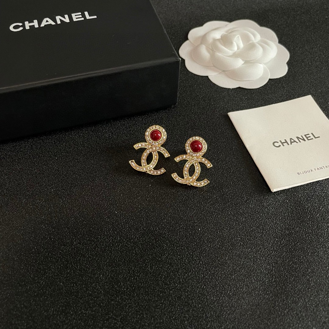  Chanel香奈儿 中古 耳钉👀小香家的款式真心无需多介绍😘🎶每一款都超好看，精致大方，非常显气质