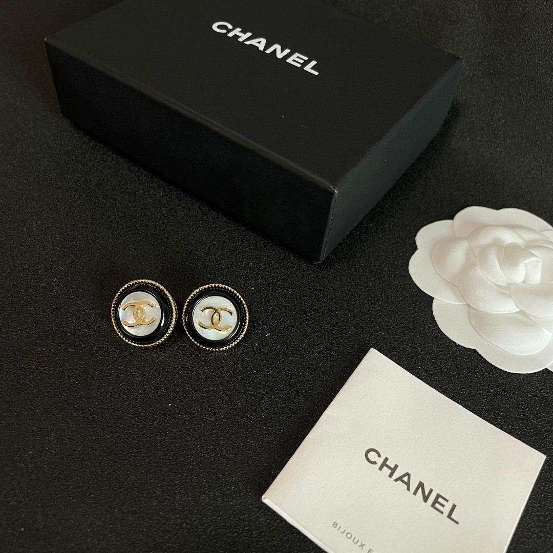  Chanel香奈儿 中古 耳钉👀小香家的款式真心无需多介绍😘🎶每一款都超好看，精致大方，非常显气质