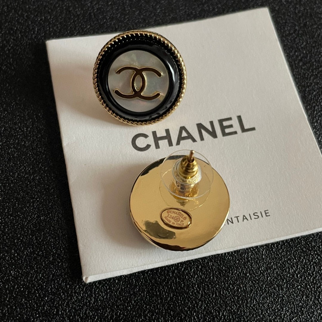  Chanel香奈儿 中古 耳钉👀小香家的款式真心无需多介绍😘🎶每一款都超好看，精致大方，非常显气质
