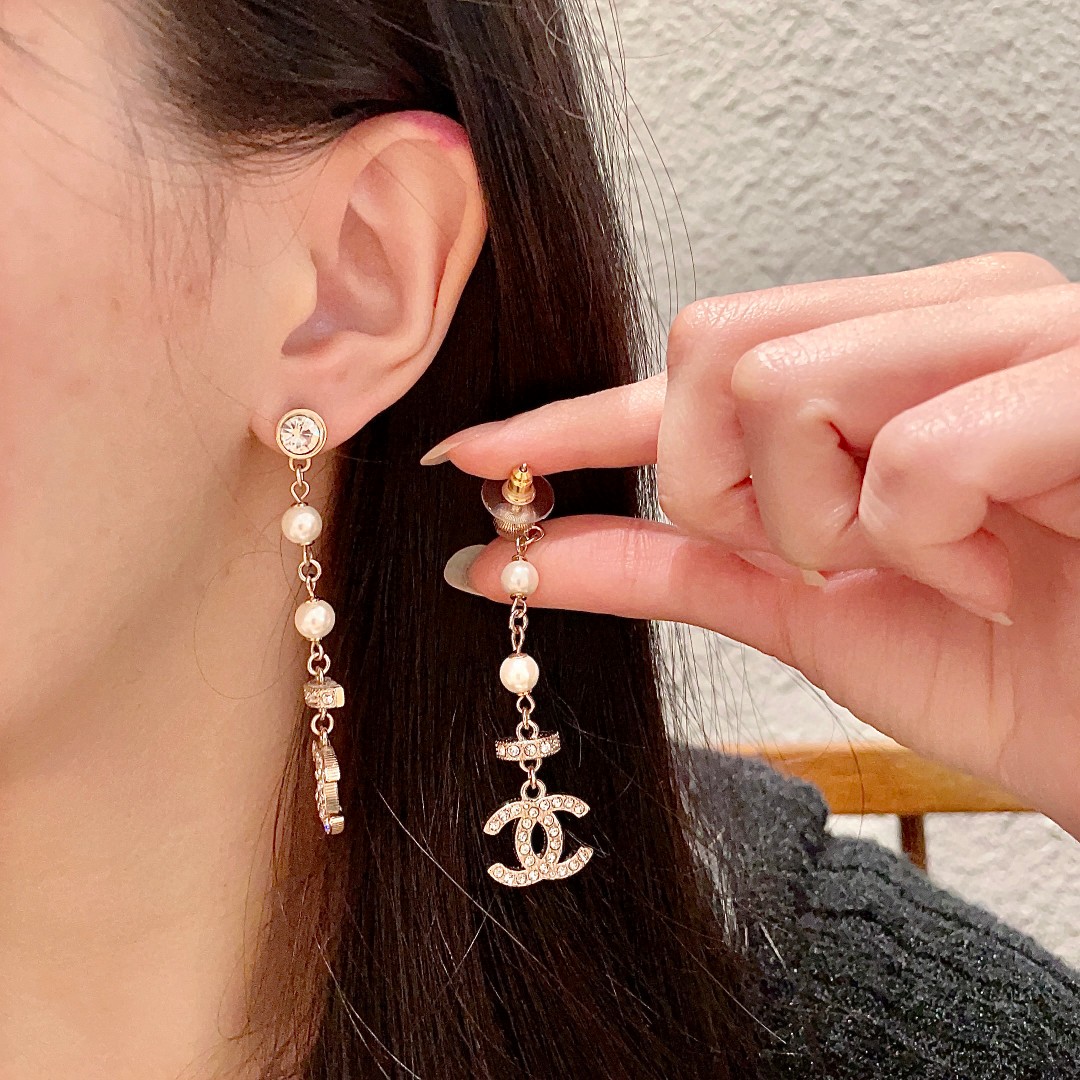  Chanel香奈儿 中古 耳钉👀小香家的款式真心无需多介绍😘🎶每一款都超好看，精致大方，非常显气质
