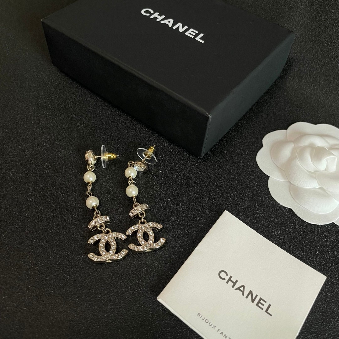  Chanel香奈儿 中古 耳钉👀小香家的款式真心无需多介绍😘🎶每一款都超好看，精致大方，非常显气质