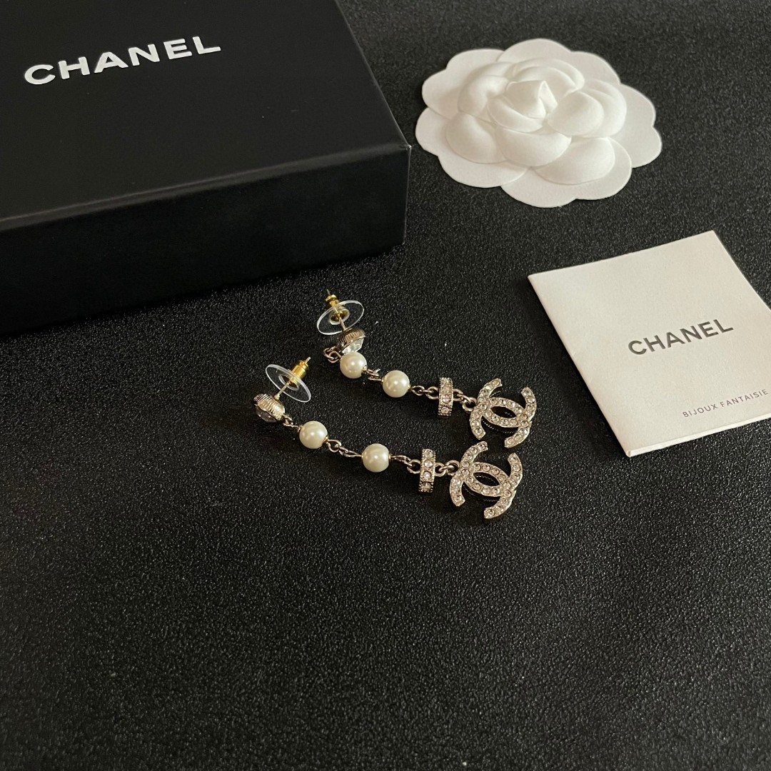  Chanel香奈儿 中古 耳钉👀小香家的款式真心无需多介绍😘🎶每一款都超好看，精致大方，非常显气质