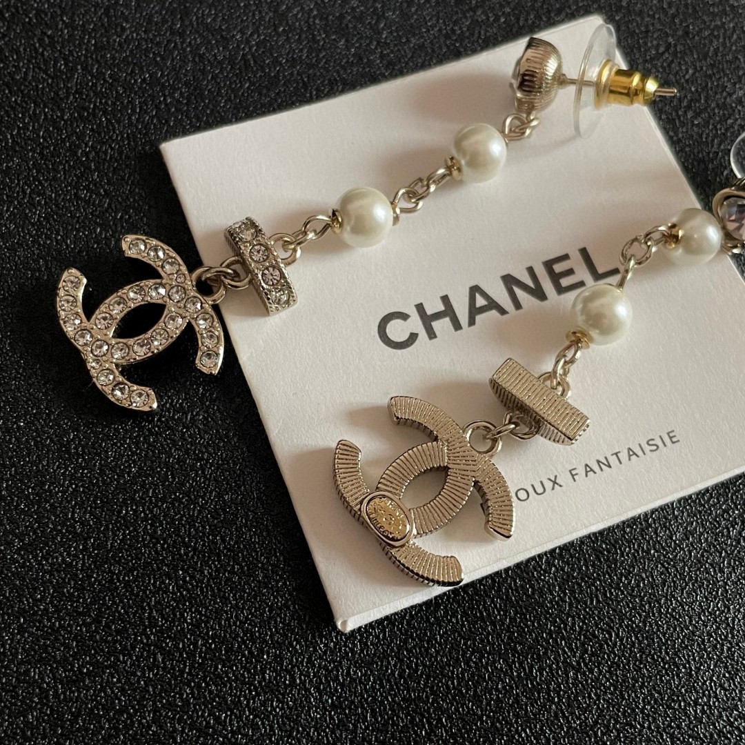  Chanel香奈儿 中古 耳钉👀小香家的款式真心无需多介绍😘🎶每一款都超好看，精致大方，非常显气质