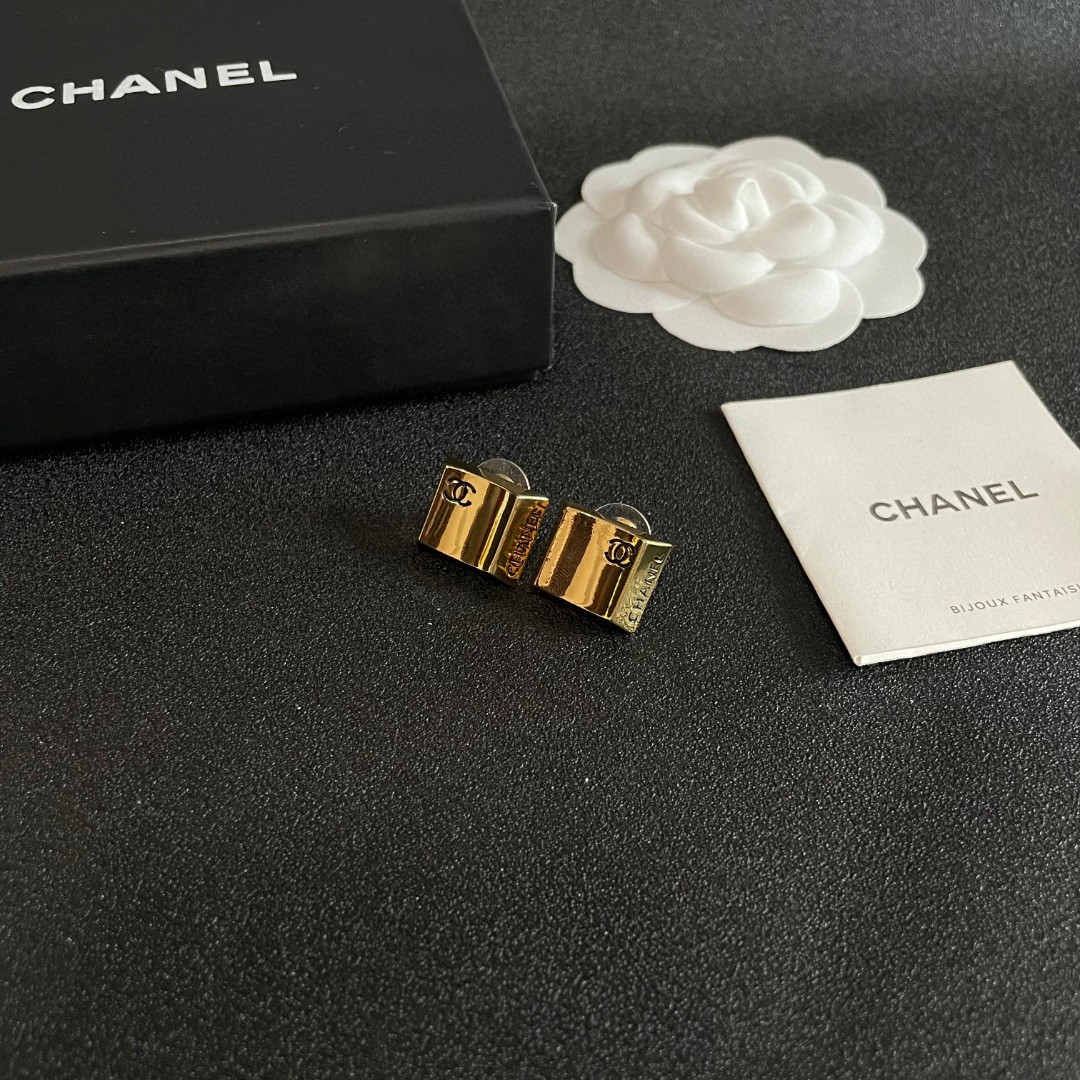  Chanel香奈儿 中古 耳钉👀小香家的款式真心无需多介绍😘🎶每一款都超好看，精致大方，非常显气质