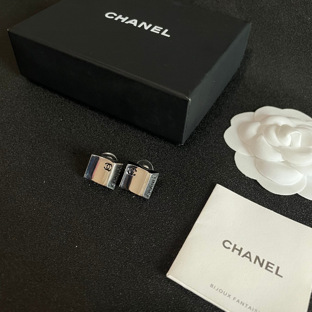  Chanel香奈儿 中古 耳钉👀小香家的款式真心无需多介绍😘🎶每一款都超好看，精致大方，非常显气质