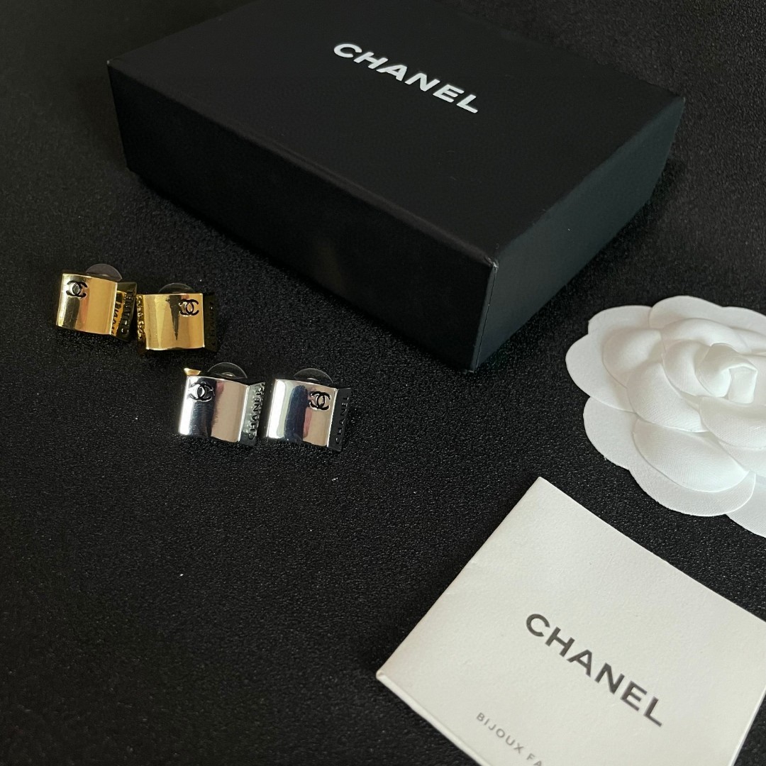  Chanel香奈儿 中古 耳钉👀小香家的款式真心无需多介绍😘🎶每一款都超好看，精致大方，非常显气质