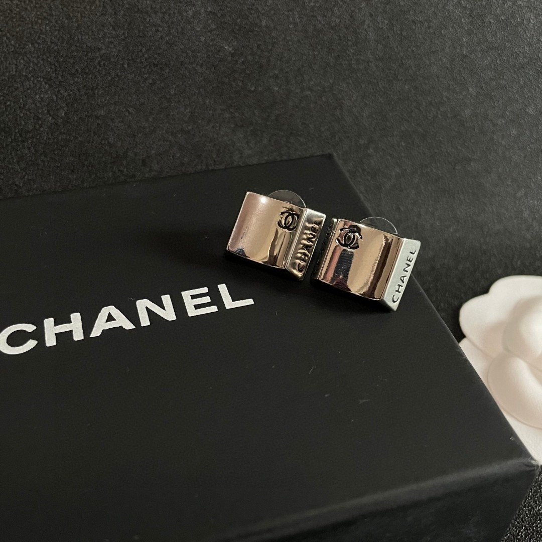  Chanel香奈儿 中古 耳钉👀小香家的款式真心无需多介绍😘🎶每一款都超好看，精致大方，非常显气质