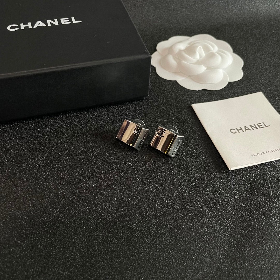  Chanel香奈儿 中古 耳钉👀小香家的款式真心无需多介绍😘🎶每一款都超好看，精致大方，非常显气质