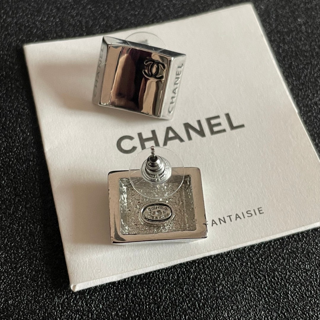  Chanel香奈儿 中古 耳钉👀小香家的款式真心无需多介绍😘🎶每一款都超好看，精致大方，非常显气质
