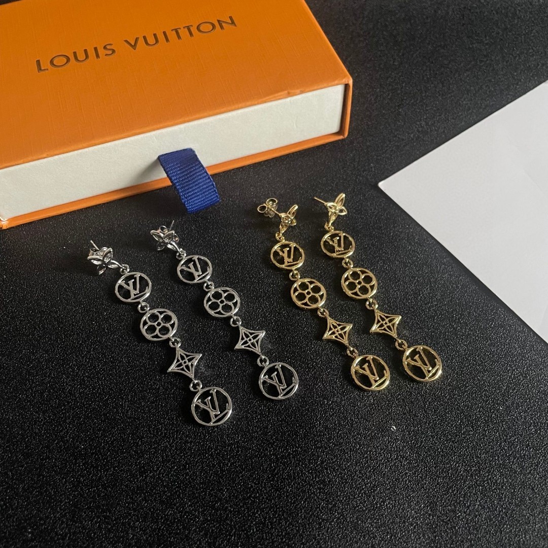 👑Lv 路易威登 2025年早春新品耳钉 复古 LV 字母耳环 超精工cnc工艺技术 上身美美哒 特别适