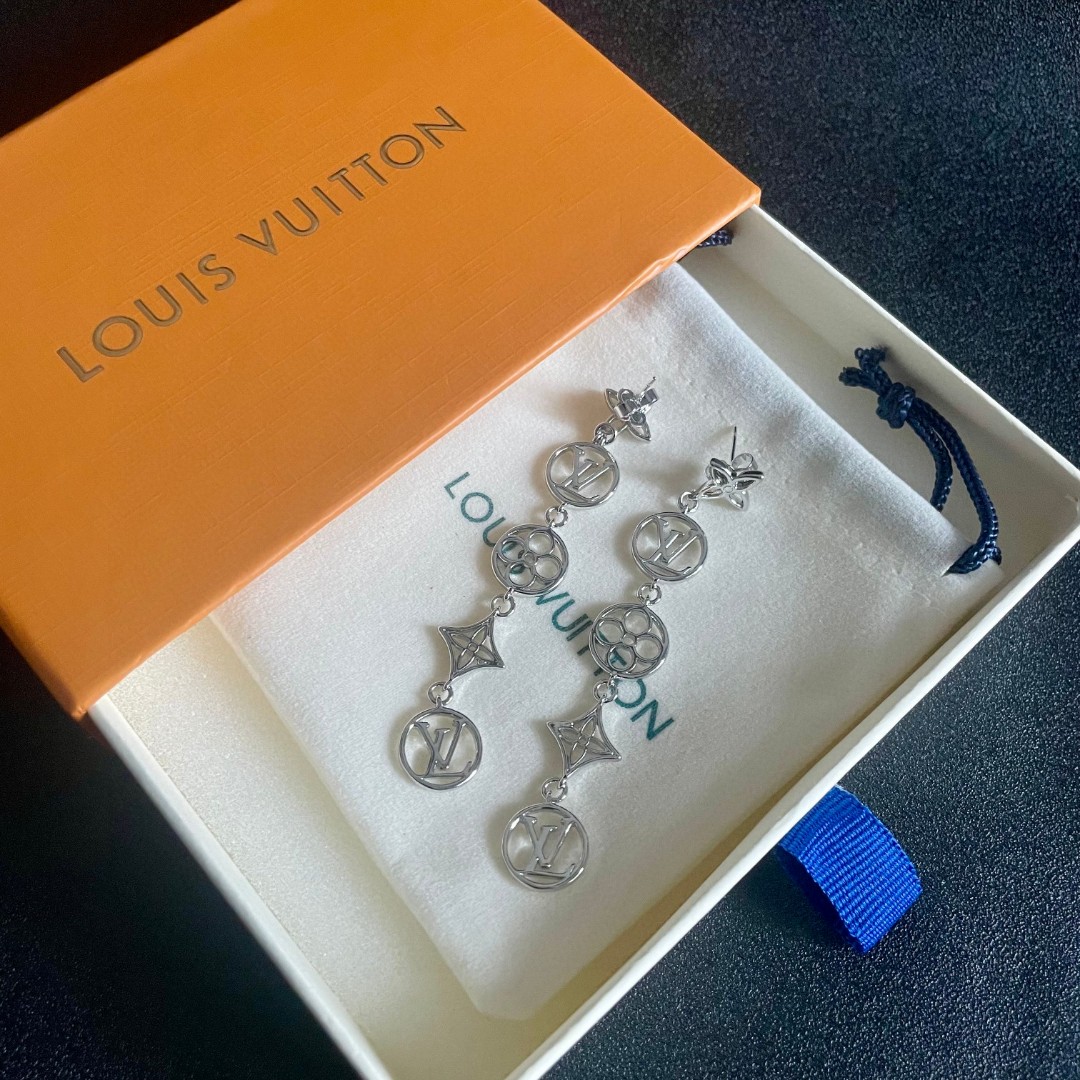 👑Lv 路易威登 2025年早春新品耳钉 复古 LV 字母耳环 超精工cnc工艺技术 上身美美哒 特别适
