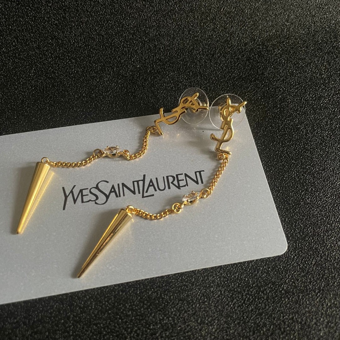  新款 ysl圣罗兰耳钉 美丽永远敌不过经典 黄金时期的香奈就是最经典．也是最有味道的 女人独立优雅魅力