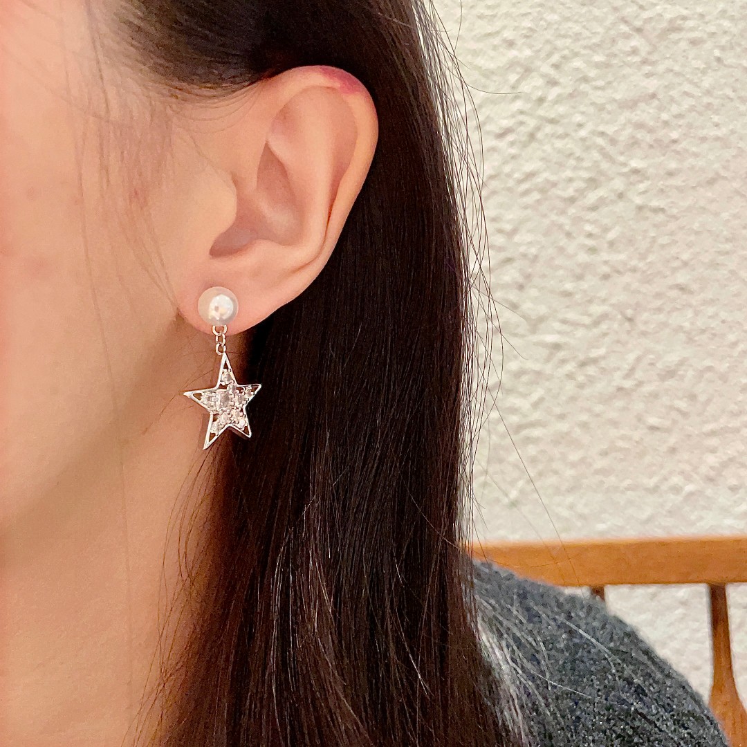  缪缪（MIUMIU）耳环 🌟🌟是手工钻、搭配 🌟🌟就是小仙女 女神必备单品 非常有女人气质 超美 简单