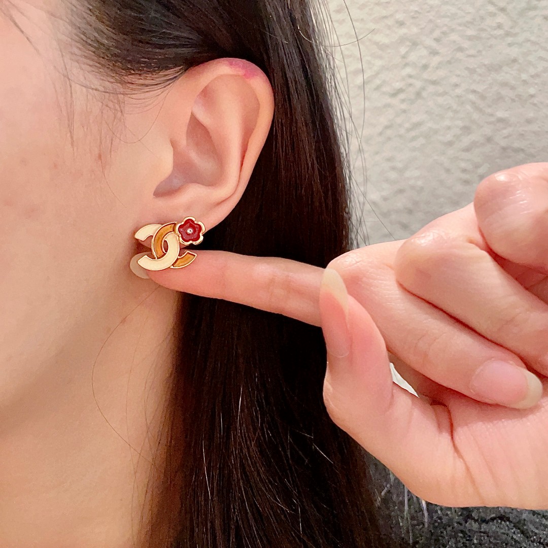  Chanel香奈儿 中古 耳钉👀小香家的款式真心无需多介绍😘🎶每一款都超好看，精致大方，非常显气质