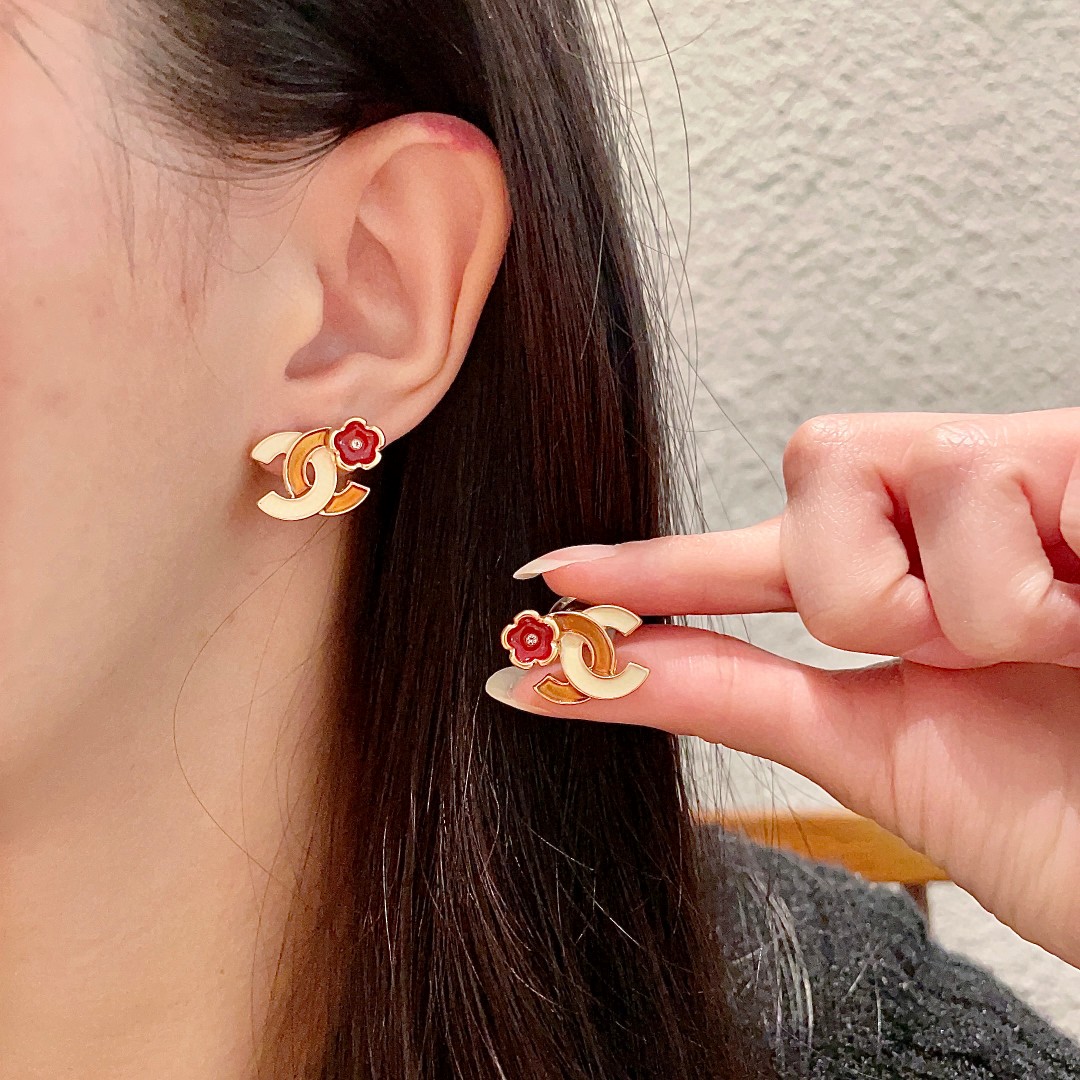  Chanel香奈儿 中古 耳钉👀小香家的款式真心无需多介绍😘🎶每一款都超好看，精致大方，非常显气质
