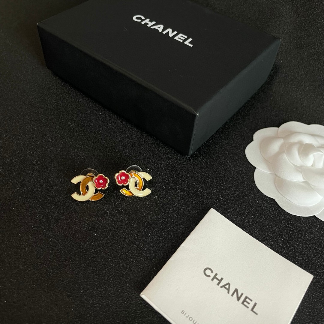  Chanel香奈儿 中古 耳钉👀小香家的款式真心无需多介绍😘🎶每一款都超好看，精致大方，非常显气质