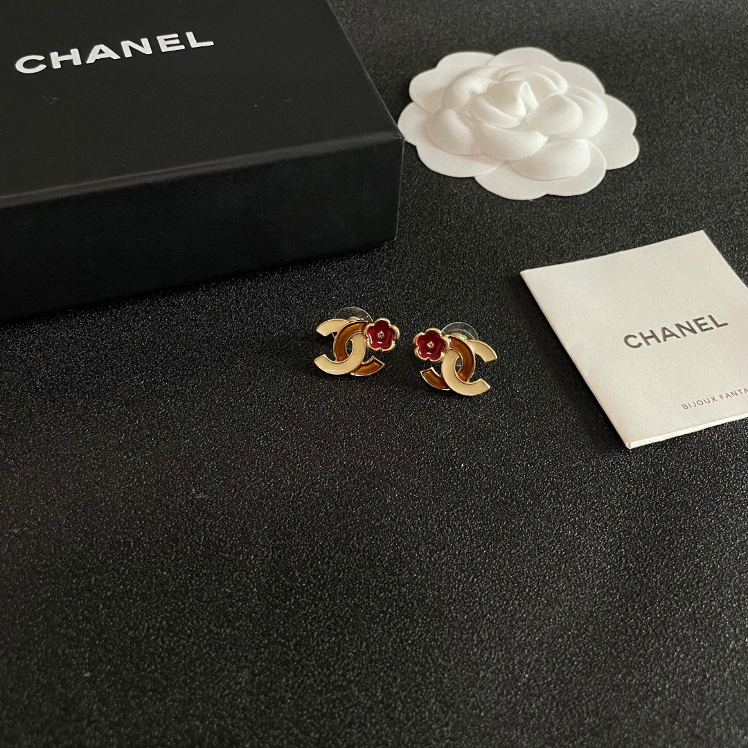  Chanel香奈儿 中古 耳钉👀小香家的款式真心无需多介绍😘🎶每一款都超好看，精致大方，非常显气质