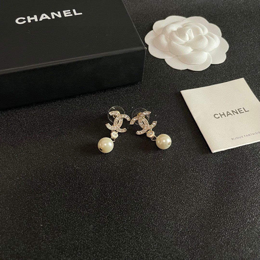  Chanel香奈儿 中古 耳钉👀小香家的款式真心无需多介绍😘🎶每一款都超好看，精致大方，非常显气质