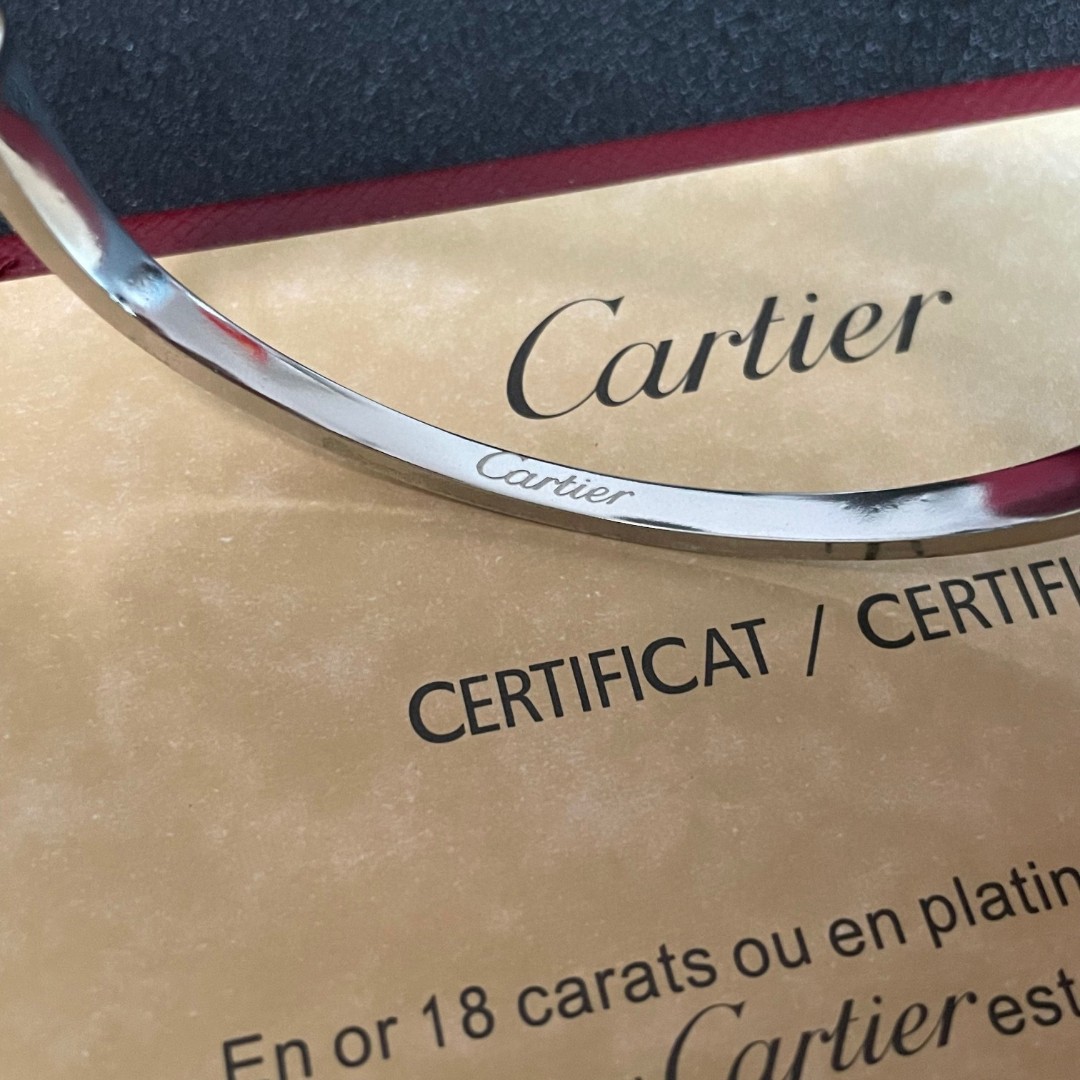 👑Cartier 卡地亚官网最新发布 👉🏻火爆窄版细款手镯💥进口精工保色18k💯高端定制👈🏻🙈🙈🙈顶级工