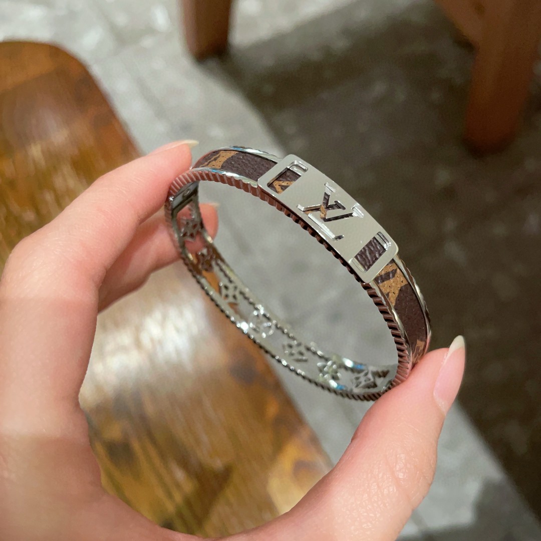💥新品😍 原单货 LV中性款手镯🔹🔹Louis Vuitton 路易威登 🔹专柜一致材质 火爆款出货 设