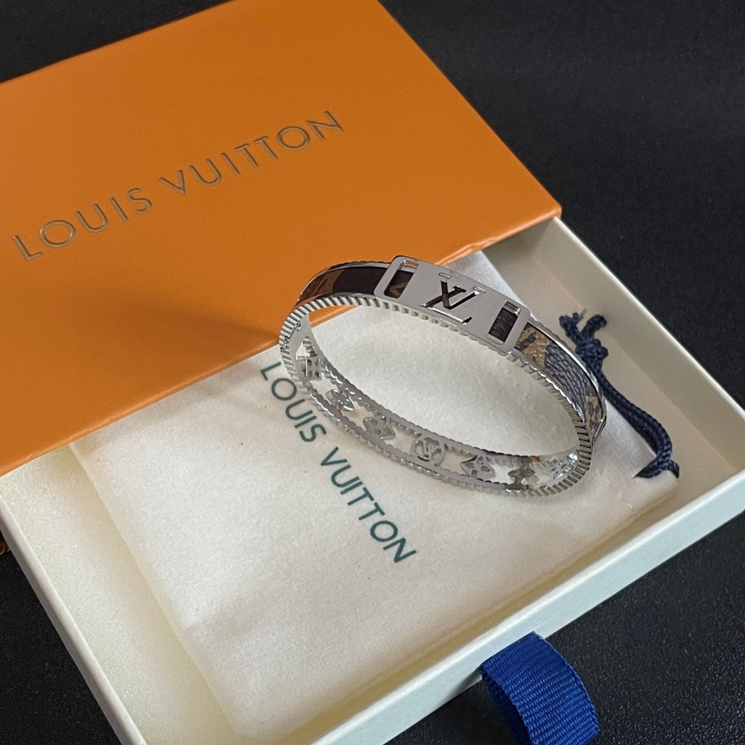 💥新品😍 原单货 LV中性款手镯🔹🔹Louis Vuitton 路易威登 🔹专柜一致材质 火爆款出货 设