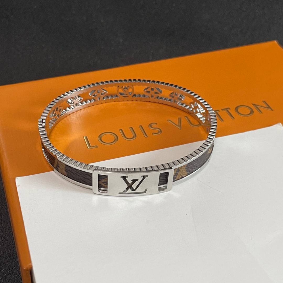 💥新品😍 原单货 LV中性款手镯🔹🔹Louis Vuitton 路易威登 🔹专柜一致材质 火爆款出货 设