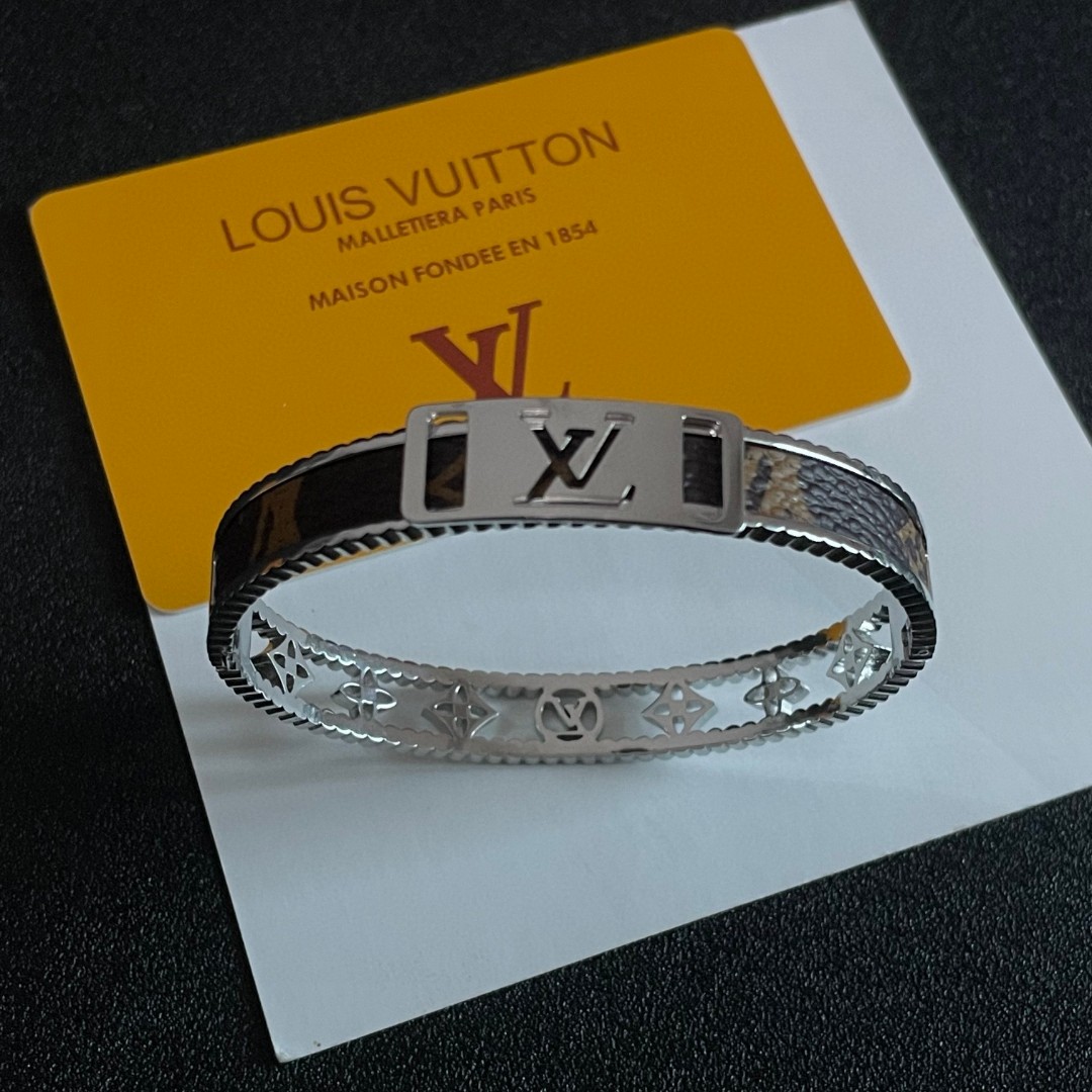 💥新品😍 原单货 LV中性款手镯🔹🔹Louis Vuitton 路易威登 🔹专柜一致材质 火爆款出货 设